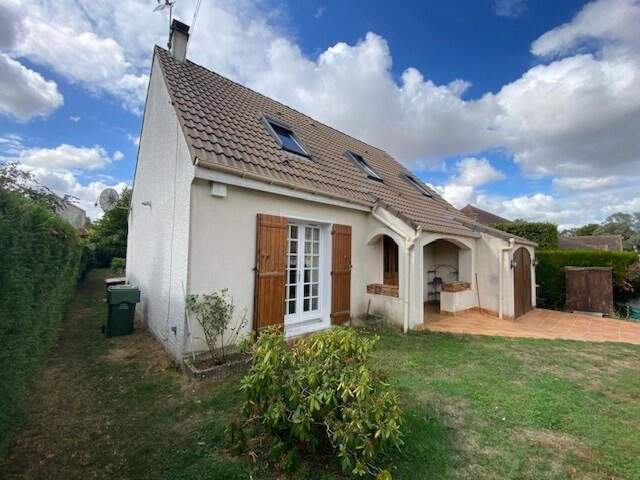 Pavillon de 135m² avec garage, 6 pièces et jardin — photo du bien