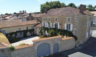 Maison 10 Pièces 320 m² à vendre à Champagne-Mouton (16350)