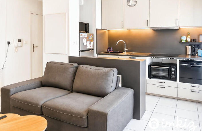 T2 lumineux avec balcon et garage — photo 3