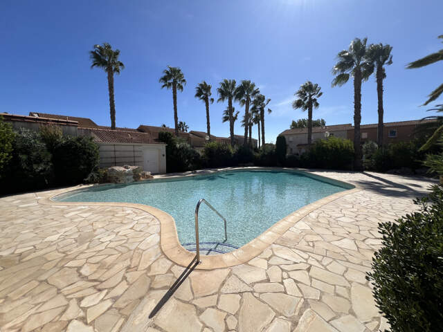PAVILLON DANS RESIDENCE AVEC PISCINE — photo du bien