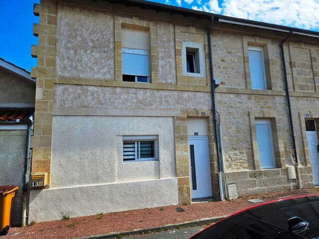 Saint-Yzan-de-Soudiac -- Maison de bourg 3 chambres rénovée d — photo du bien