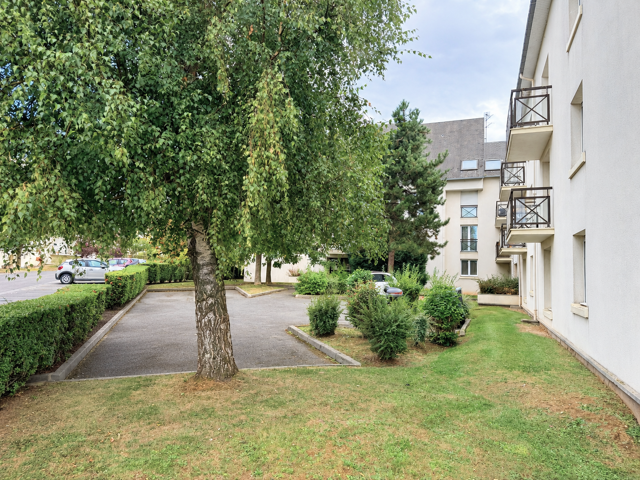 CAEN QUARTIER MEMORIAL T2 A VENDRE AVEC 2 BALCONS ET PLACE D — photo du bien