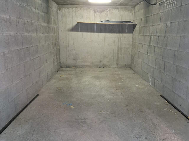 Isère (38) - A Vendre Grenoble - Garage en sous-sol — photo du bien