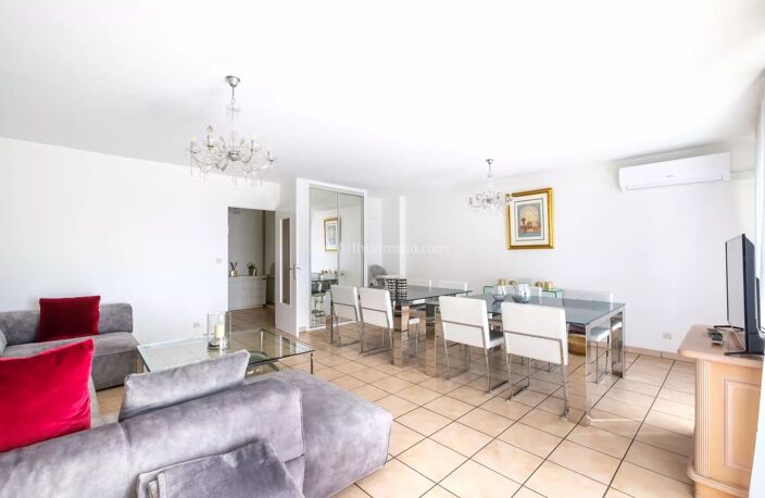 APPARTEMENT T5 / 100 m² VILLEURBANNE - GRATTE-CIEL — photo 3