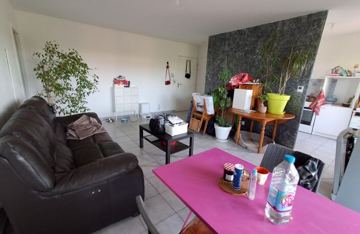 Location appartement 3 pièces 70 m² à Vénissieux (69200) — photo 2
