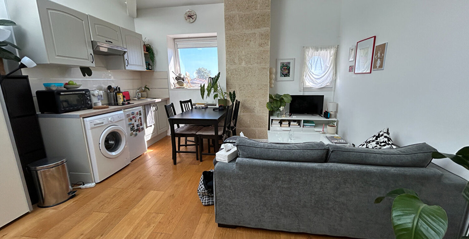 A VENDRE - BORDEAUX CENTRE - T1 Loué Meublé 25 m² + mezzanine - Spécial investisseur — photo 1