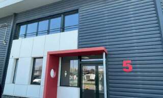 Commerce  341 m² à louer à Saint-Quentin-Fallavier (38070)