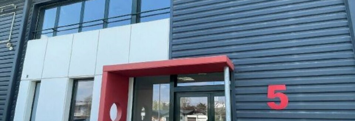 Commerce  341 m² à louer à Saint-Quentin-Fallavier (38070)