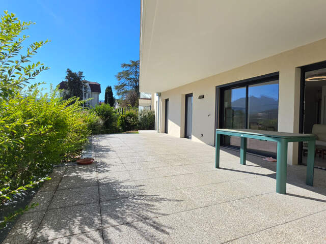 CHAMBERY - T4 avec terrasse, jardin et garage double — photo du bien