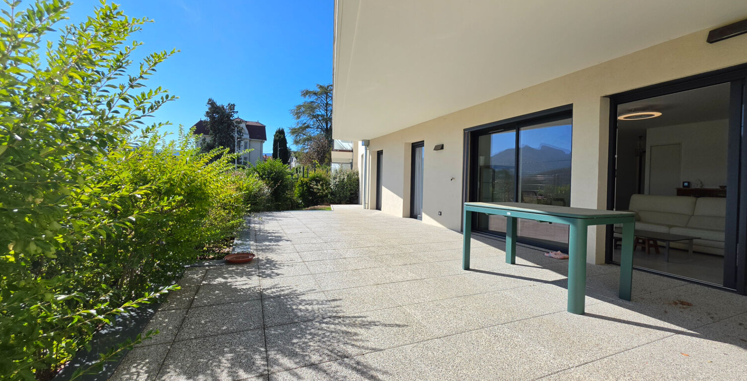 CHAMBERY - T4 avec terrasse, jardin et garage double — photo 1