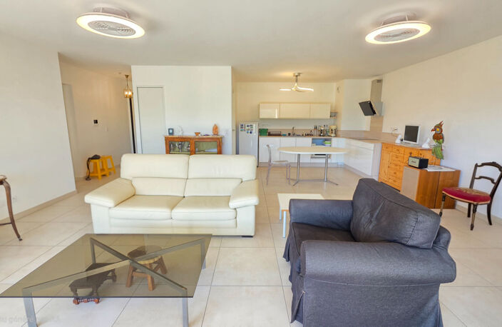 CHAMBERY - T4 avec terrasse, jardin et garage double — photo 3