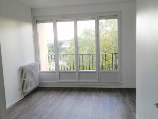 Appartement Evreux 1 pièce 31 m2 BALCON / PARKING — photo du bien