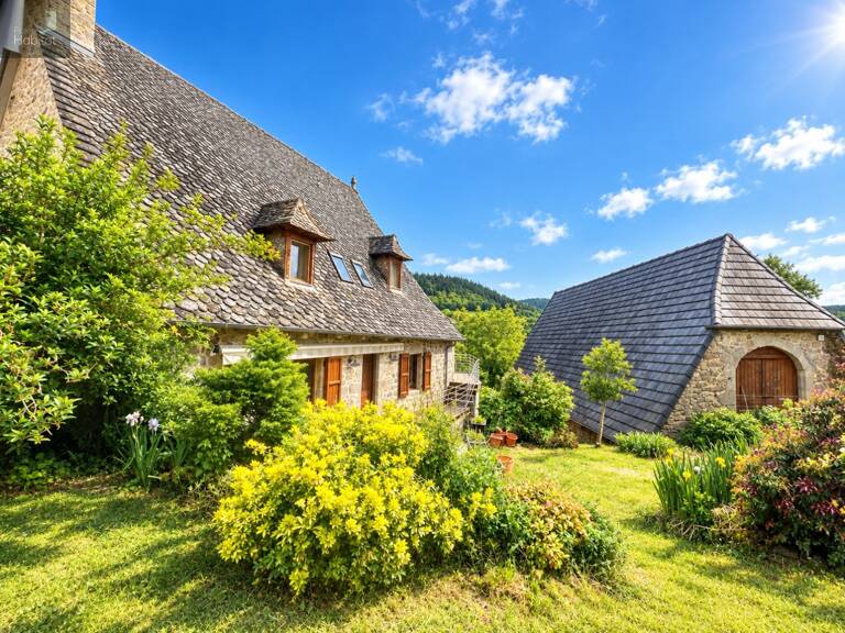 L'élégance d'une demeure en pierre et lauzes,entièrement rénovée dans un cadre naturel préservé — photo 1