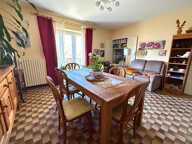 Ensemble de deux maisons mitoyennes, 1169 m² terrain, garage, cave. — photo 3