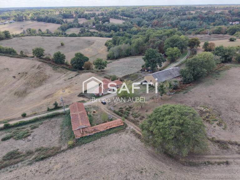 Ferme avec 4 hectares de terrain — photo 1