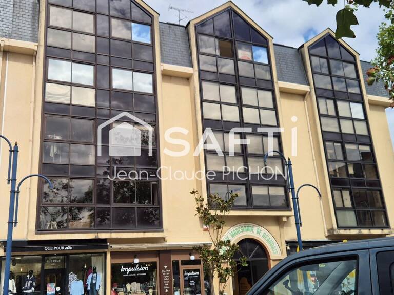 RARE À LA VENTE  ENSEMBLE DE DEUX APPARTEMENTS EN PLEIN CENTRE-VILLE DE MAYENNE — photo 1