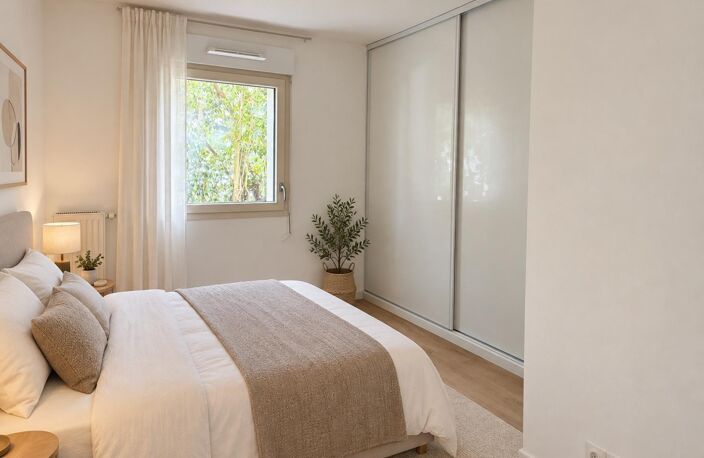 Un appartement neuf aux volumes généreux et prestations contemporaines, sublimé par une vue dégagée sur les toits de Bordeaux — photo 2