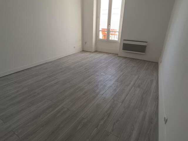 TRES BEAU STUDIO RENOVE PROCHE QUARTIER TRIBUNAL DE PONTOISE — photo du bien