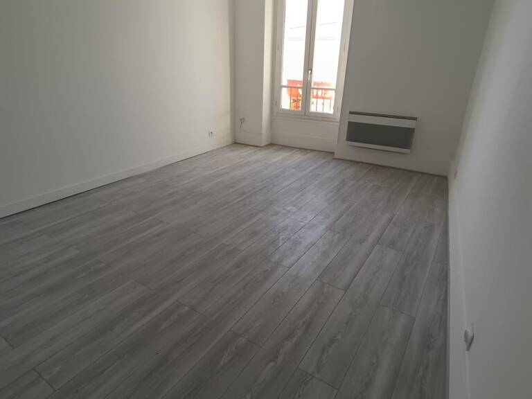 TRES BEAU STUDIO RENOVE PROCHE QUARTIER TRIBUNAL DE PONTOISE — photo 1