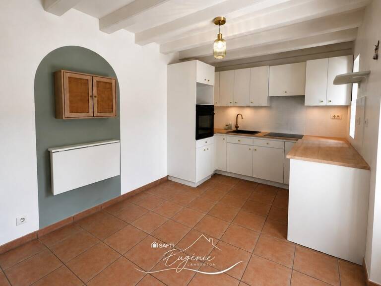 Maison de caractère  Beaux volumes, pierre et poutres apparentes — photo 1