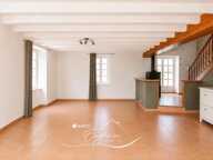Maison de caractère  Beaux volumes, pierre et poutres apparentes — photo 3