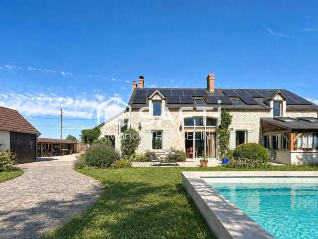 Superbe longère de 205m² habitables environ avec piscine et jardin soigné — photo du bien