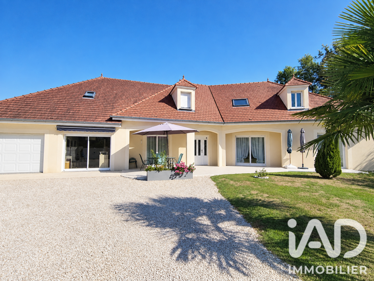 Vente Maison/villa 8 pièces — photo 1