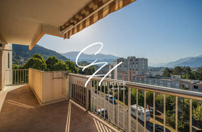 T4 de 88 m² avec vue et balcon — photo du bien