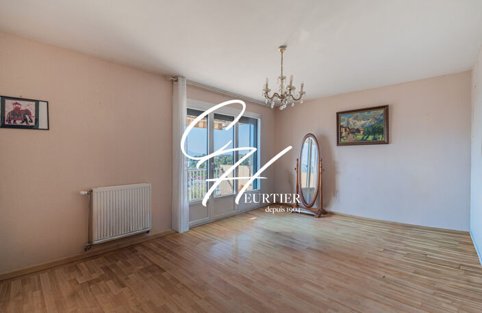T4 de 88 m² avec vue et balcon — photo 4