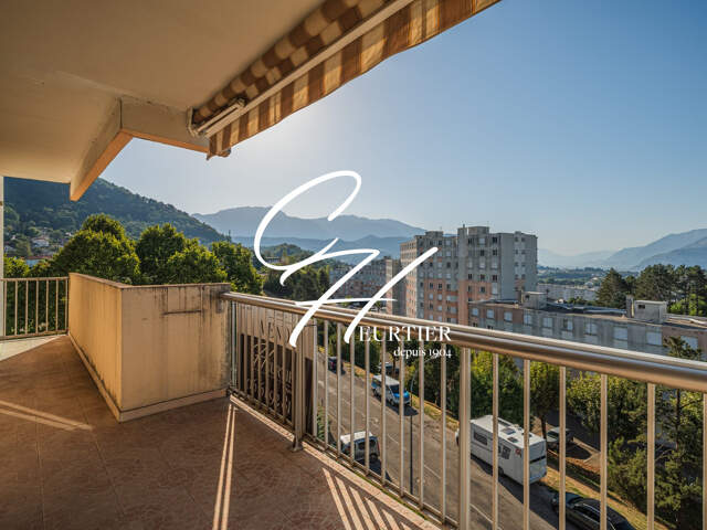 T4 de 88 m² avec vue et balcon — photo du bien
