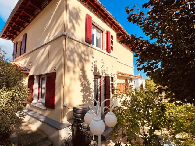 ROYAN - QUARTIER DU PARC - 500 m Plage et Commerces - MAISON 180 M2 HABITABLES AVEC GARAGE DOUBLE — photo du bien