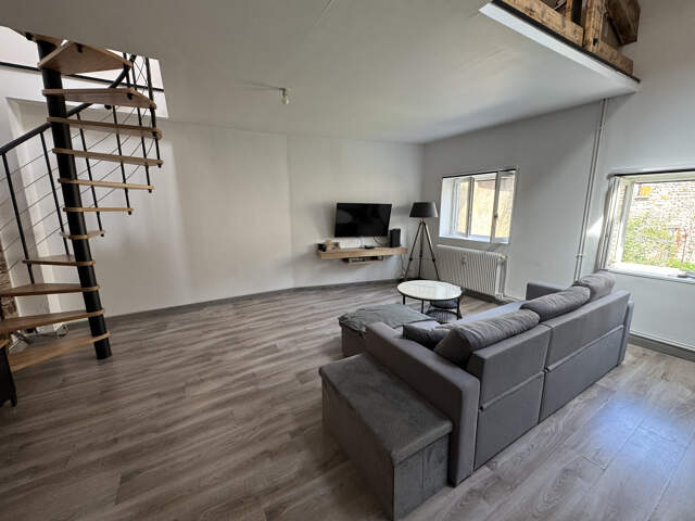 EXCLUSIVITÉ   Charmant duplex rénové au coeur de Chazay-d'Az — photo du bien