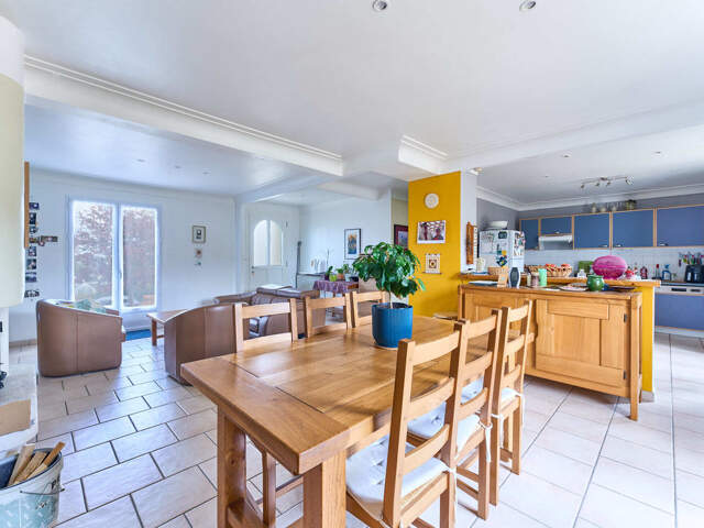 Maison avec vie de plain-pied - 4 chambres - Terrain de plus de — photo du bien