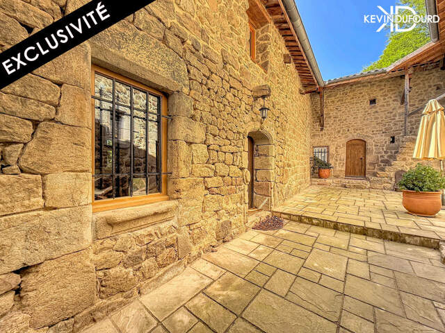 Mas de 350m² sur un terrain de 3300m² à THUEYTS — photo du bien