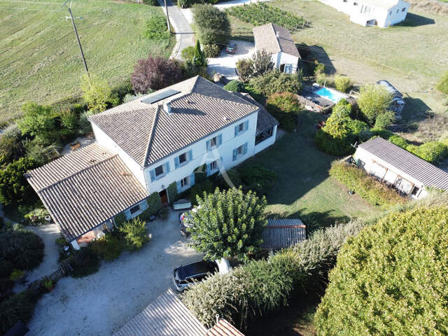 Maison Fleac Sur Seugne 12 pièce(s) 253 m2 — photo du bien