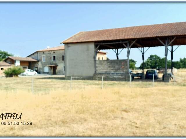 A vendre - Saint-Élix-Le-Chateau – Ferme de caractère, 2 habitations, dépendances, terrain 8100 m2 - 31430 — photo du bien
