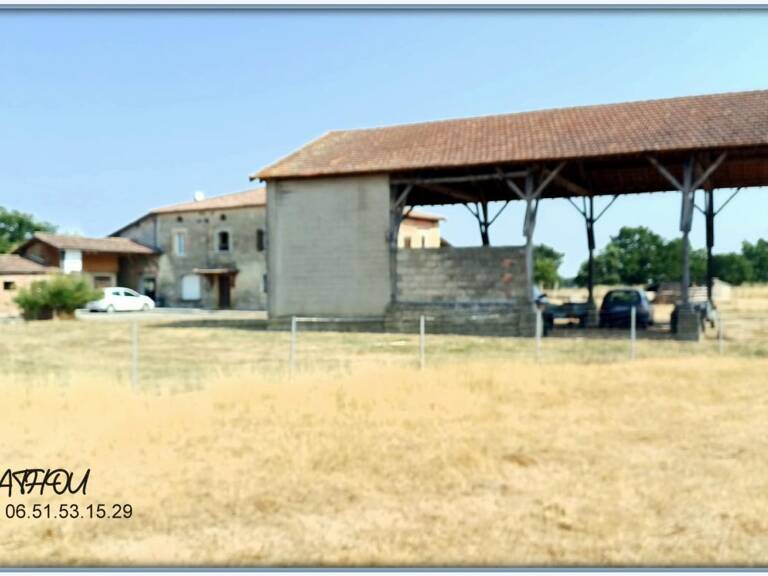 A vendre - Saint-Élix-Le-Chateau – Ferme de caractère, 2 habitations, dépendances, terrain 8100 m2 - 31430 — photo 1