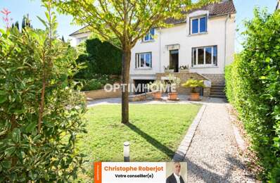 La campagne à la ville ! Jolie maison de 118m2 habitables avec garage et cour dans le quartier prisé de Chalon sur Saône et à 350 mètres de l'hyper centre — photo du bien