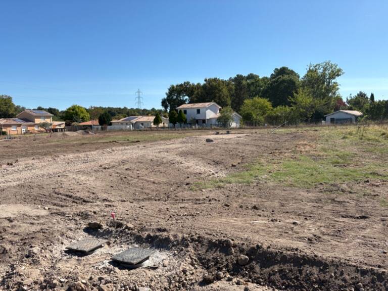 Terrain à bâtir à Léognan (33850) — photo 1