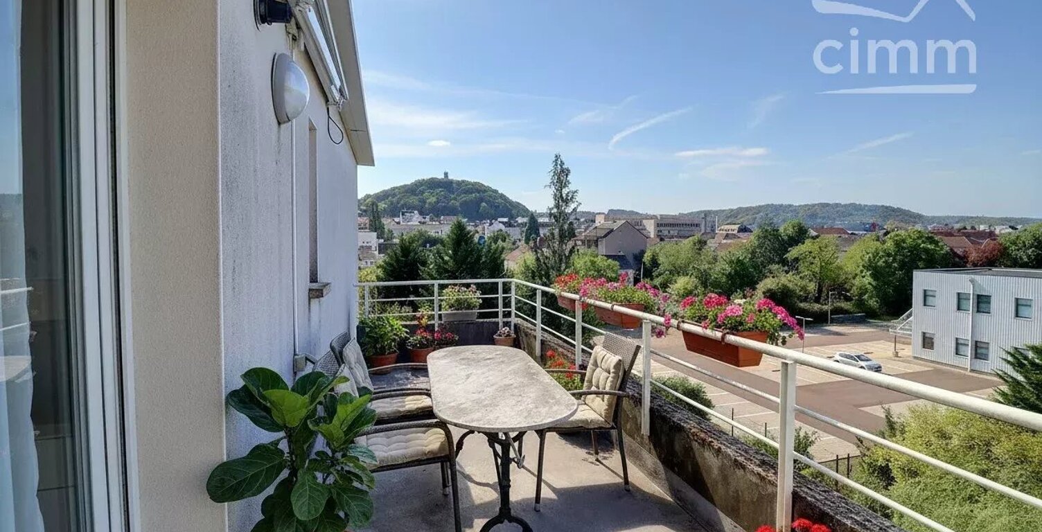 Appartement T4 de 90 .53 + garage + cave + ascenceur à FORBACH — photo 1