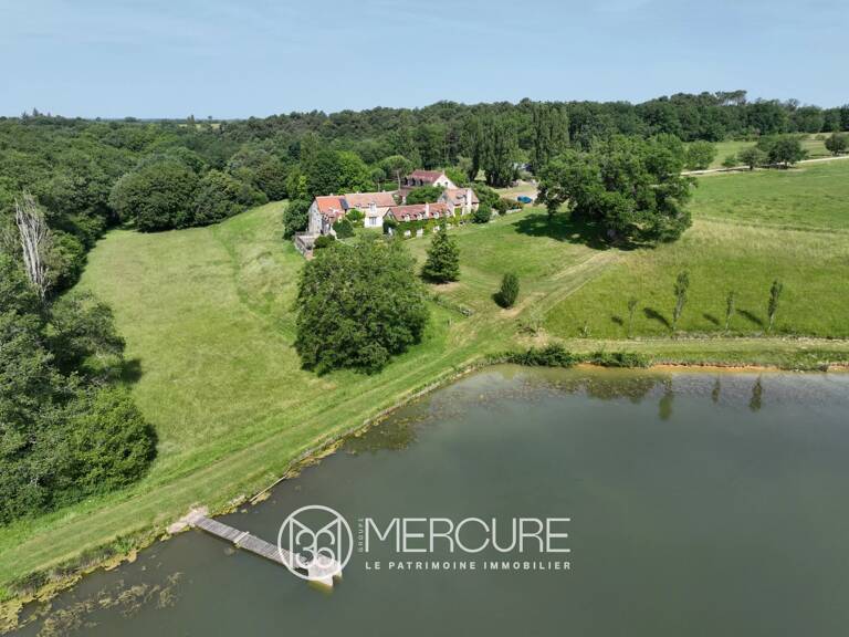 DOMAINE de 25,7 Ha avec 5 HABITATIONS et ETANG — photo 1