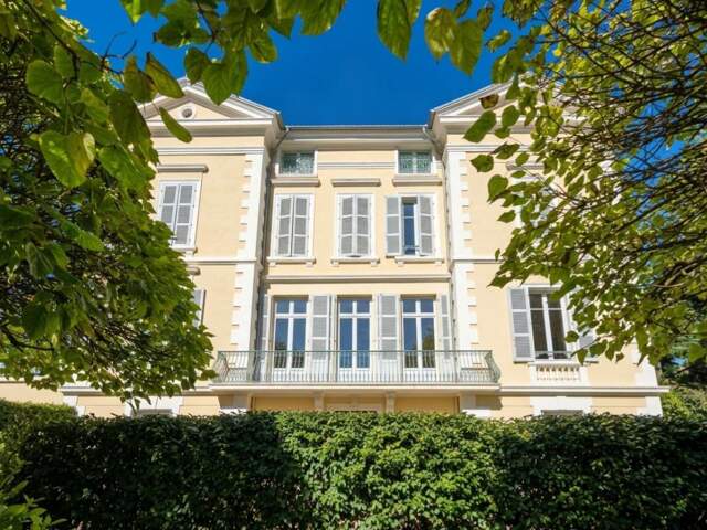Appartement À Vendre — photo du bien