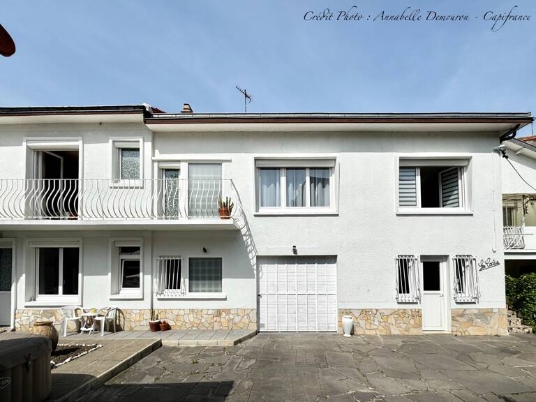 CÉBAZAT HYPERCENTRE – MAISON DE CARACTÈRE + T2 INDÉPENDANT – 183 m² HABITABLES ENV. – DÉPENDANCES – EXTÉRIEURS — photo 1