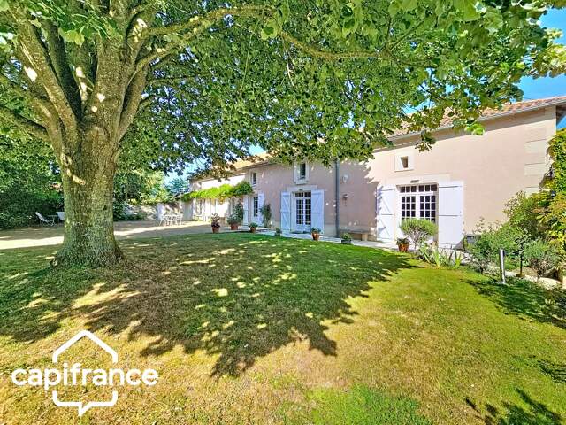 Saint-Martin-de-Sanzay (79) – Maison en pierre rénovée 203 m² – vie de plain-pied – studio indépendant – dépendances – terrain 4 000 m² – Saint-Martin-de-Sanzay proche Thouars et Saumur — photo du bien
