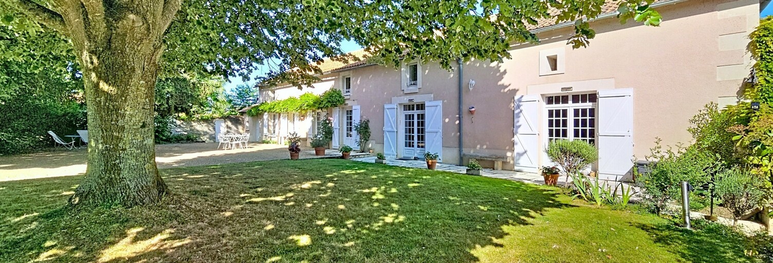 Maison 8 Pièces 203 m² à vendre à Saint-Martin-de-Sanzay (79290)