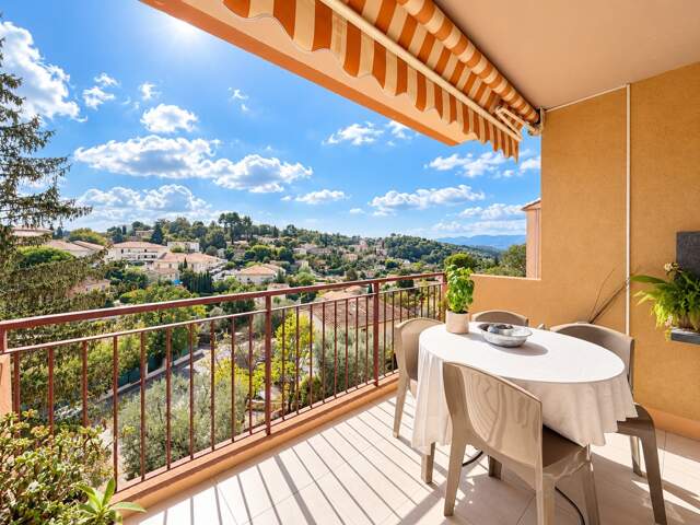 Appartement à vendre 4 pièces GRASSE (06)G – T4 TRAVERSANT 82 m² – TERRASSE – VUE DÉGAGÉE – GARAGE & CAVE — photo du bien