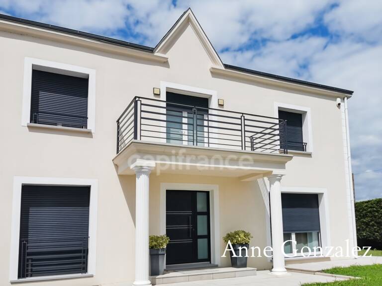 ORLEANS-SUD, à vendre belle maison familiale édifiée sur un beau jardin clos et paysager de 1130 m2 avec piscine, salle à manger extérieur, garage et places de parking — photo 1