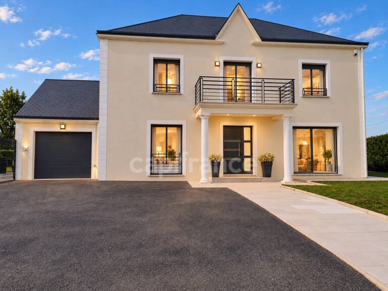 ORLEANS-SUD, à vendre belle maison familiale édifiée sur un beau jardin clos et paysager de 1130 m2 avec piscine, salle à manger extérieur, garage et places de parking — photo 1
