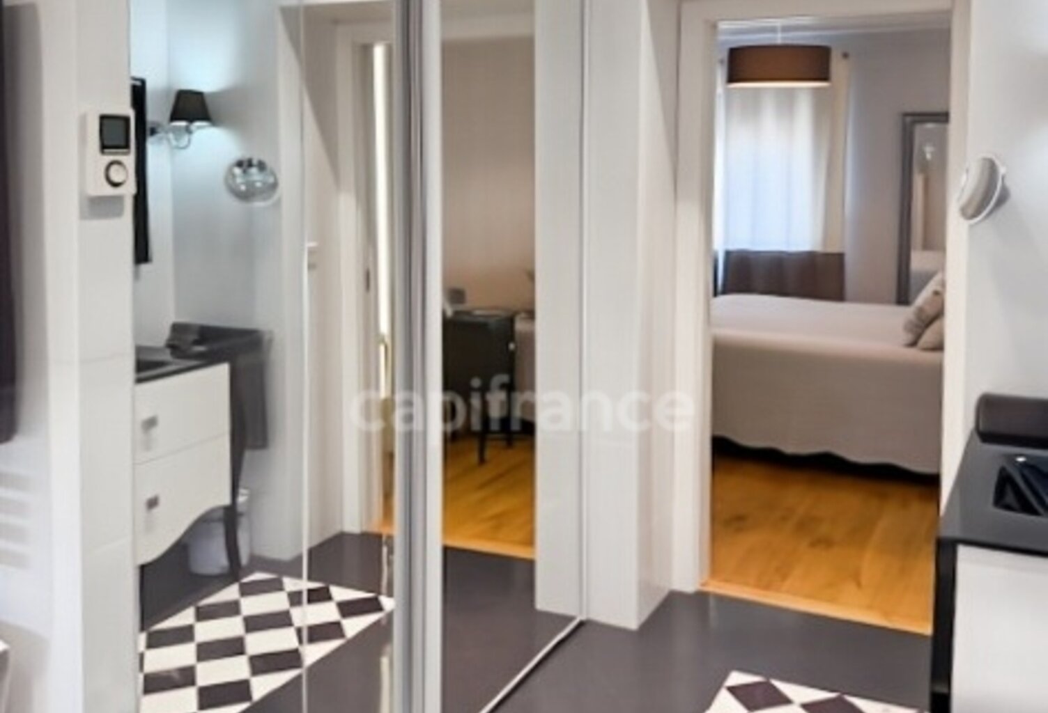 ORLEANS-SUD, à vendre belle maison familiale édifiée sur un beau jardin clos et paysager de 1130 m2 avec piscine, salle à manger extérieur, garage et places de parking — photo 1