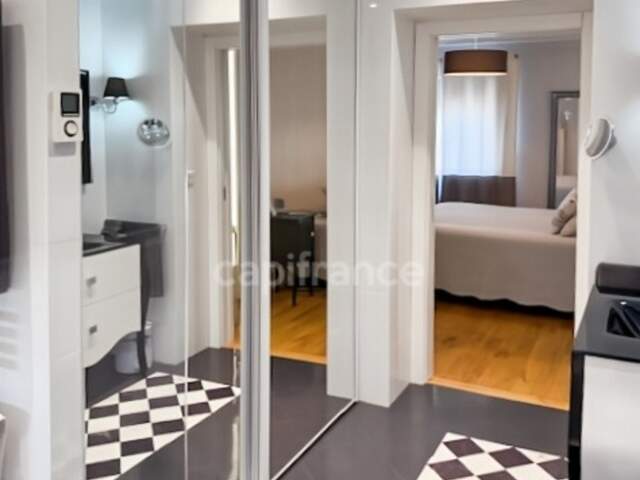 ORLEANS-SUD, à vendre belle maison familiale édifiée sur un beau jardin clos et paysager de 1130 m2 avec piscine, salle à manger extérieur, garage et places de parking — photo du bien